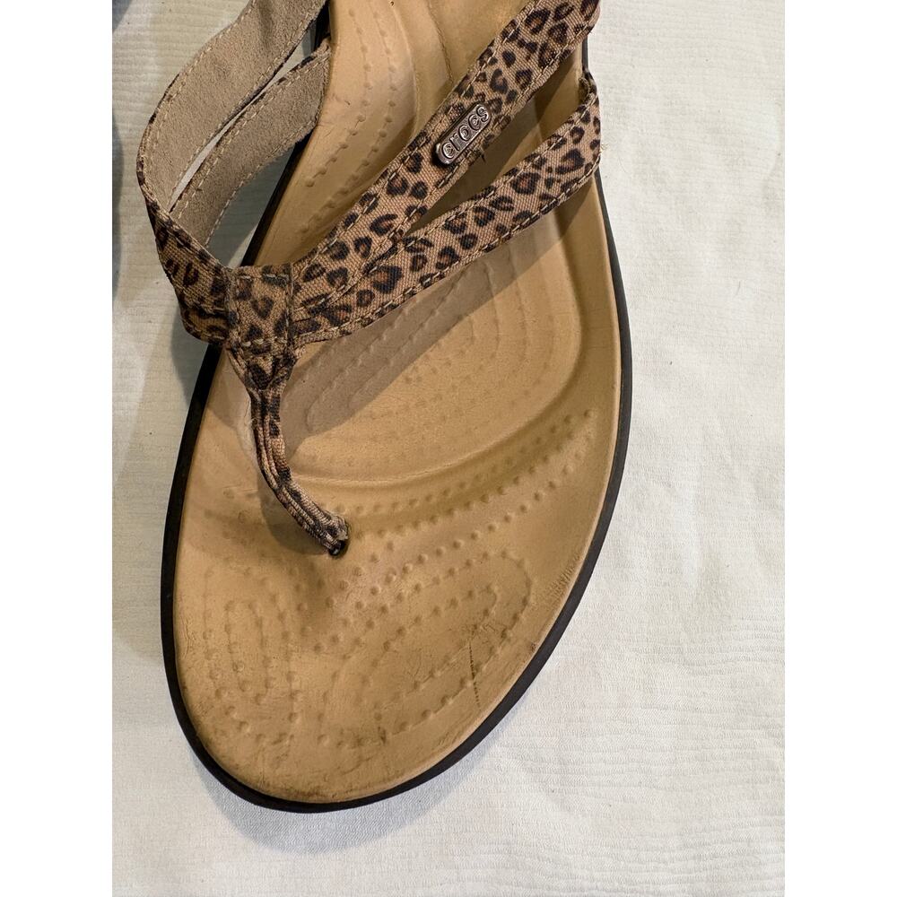 Crocs Women 11 Capri Flip Flop Sandals Leopard Print Wedge Dual Comfort Toe Post - Picture 4 of 13